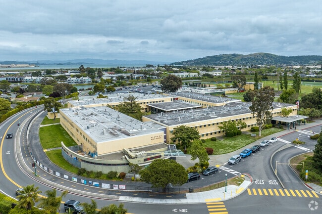 Redwood High School is one of the country's top performing high schools in Corte Madera .