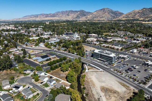 Woodruff residents enjoy close proximity to both amenities and nature.