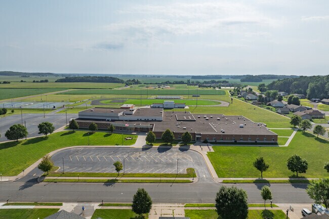 Bloomer Middle School has a 13 to 1 student-teacher ratio.