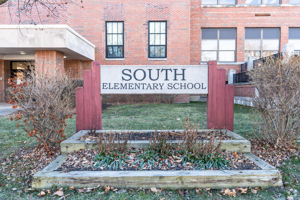 South Elementary School is a standout elementary school located in Des Plaines, IL.