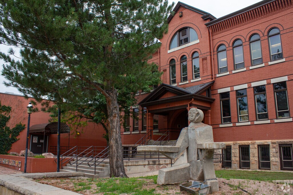 Community Prep Charter School provides private education in the neighborhood of 
Middle Shooks