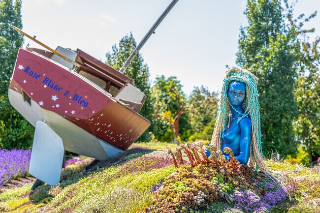 Explore the International Mermaid Museum for fun, near Ocosta.