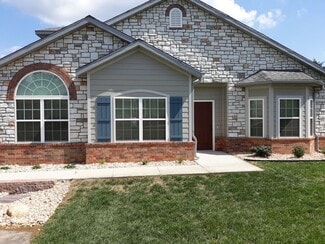 136 R de Villas Cir, Branson, MO 65616