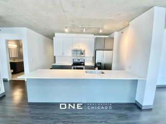 200 N Wells St Unit 4, Chicago, IL 60606