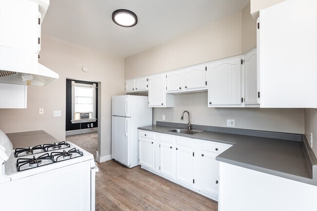 1949 Hudson Ave unit 2, Cincinnati, OH 45212 - photo 4