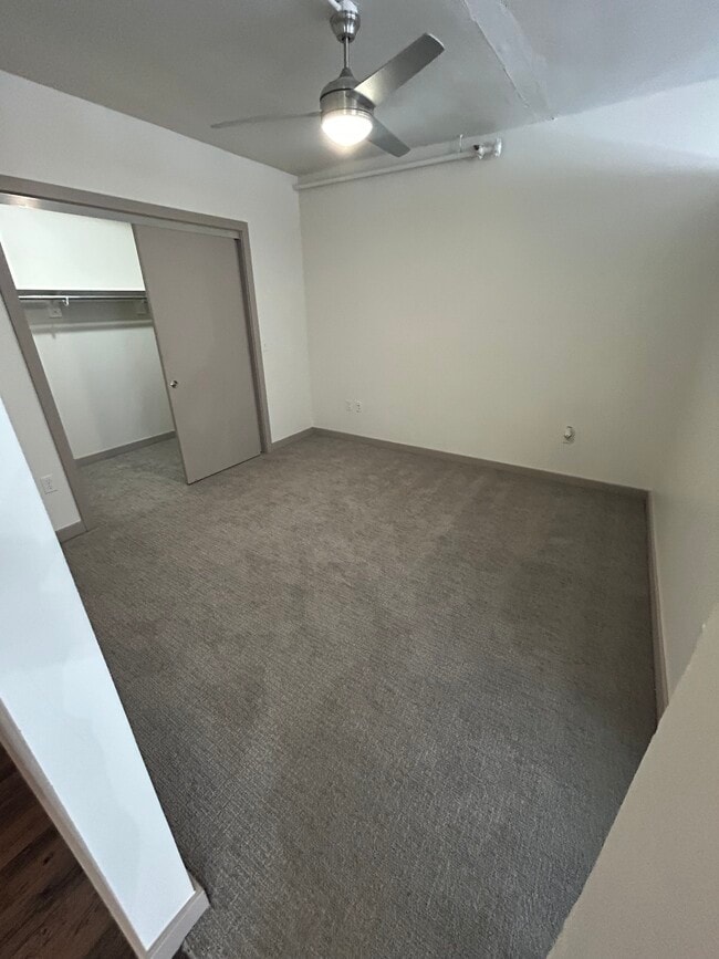 Bedroom w/Walk-In Closet