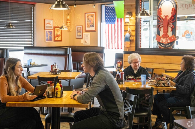The Original Island Shrimp House in Palos Park has fresh lobster & scallops from New England.
