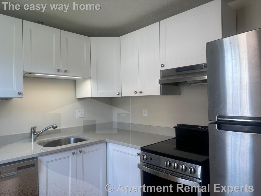 184 Broadway St unit 3, Wakefield, MA 01880 - photo 1