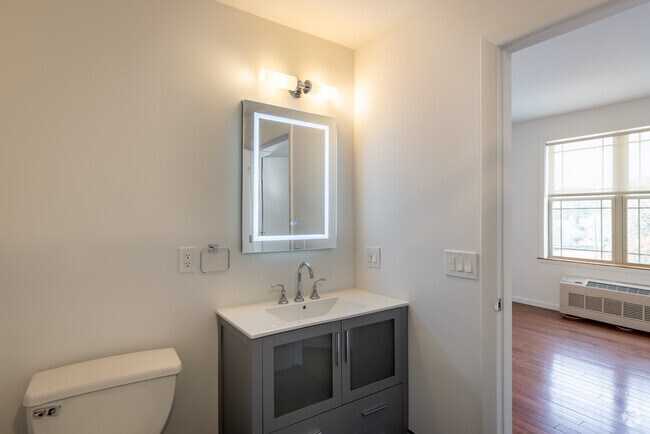 1BR, 1BA - 725-750SF