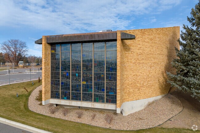 Beth Eden Baptist School's student-teacher ratio is 11:1.