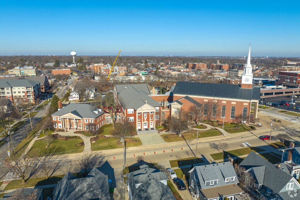 Saint Petronille School offers a space where all people can learn and thrive.