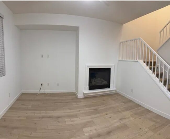 28063 Catherine Dr unit condo move in specia, Canyon Country, CA 91351 - photo 3