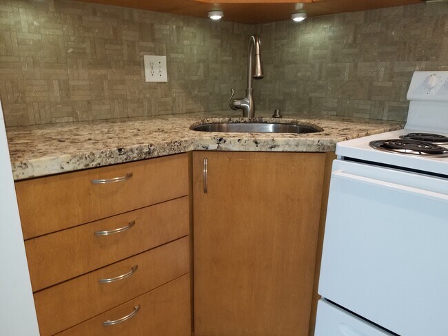 280 S Cypress Rd unit GeorgenArms12, Pompano Beach, FL 33060 - photo 5