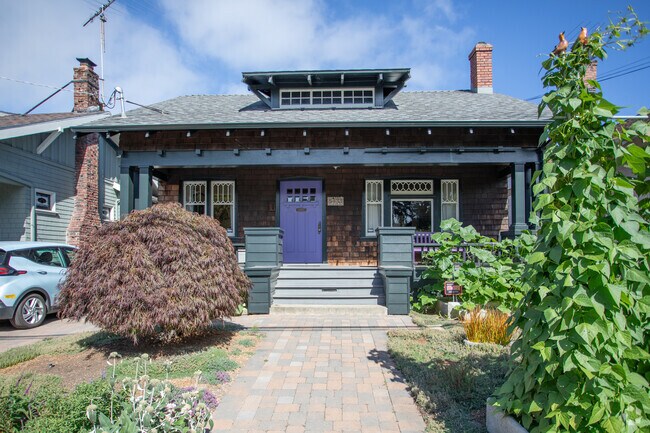 Craftsman-style homes in Shafter have been well-maintained and are full of glamour.