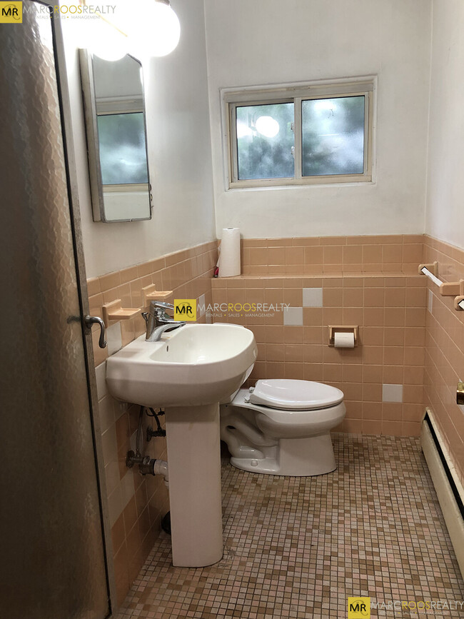 101 Adeline Rd Unit ROOM, Newton, MA 02459