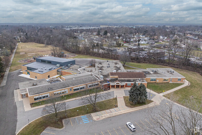 Bowen Elementary, campus.