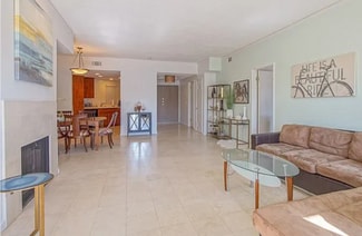 723 Westmount Dr Unit 2, West Hollywood, CA 90069