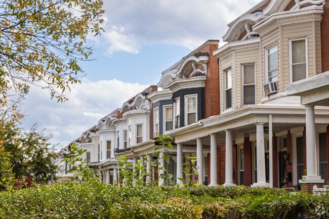 Park Circle homes often include bay windows paired with classic front porches.