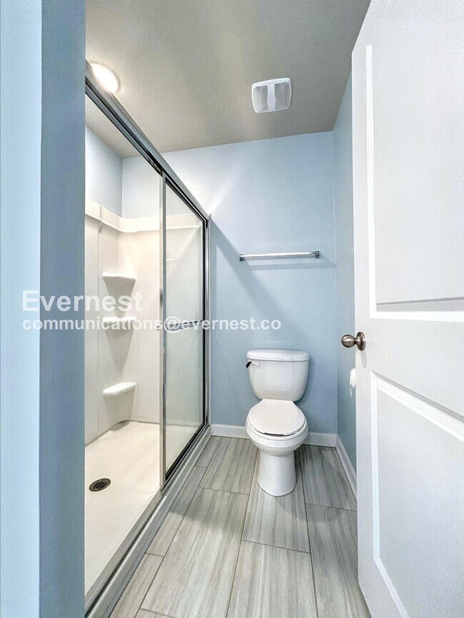 8037 Alderton Ln, Charlotte, NC 28215 - photo 6