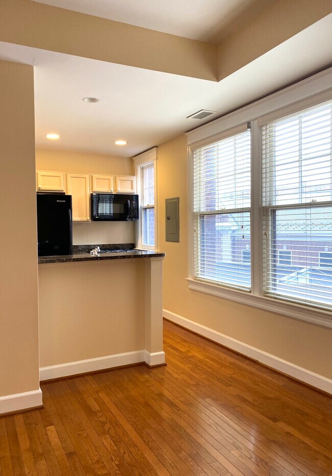 2902 Porter St NW unit 33, Washington, DC 20008 - photo 2