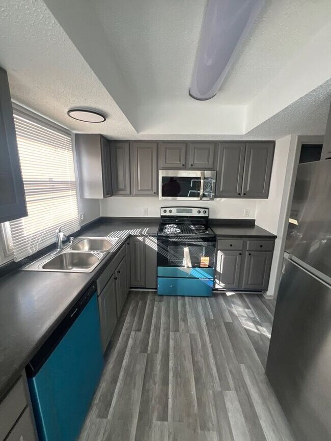 3512 Maple St, West Des Moines, IA 50265 - photo 5