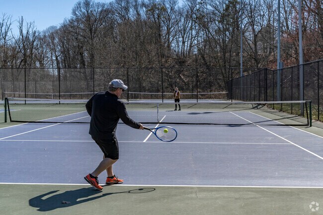 Locals from Beaver Hills can also enjoy the tennis courts at Edgewood Park.