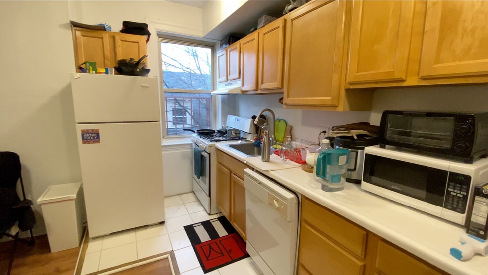 5819 Bartlett St unit 6, Pittsburgh, PA 15217 - photo 1