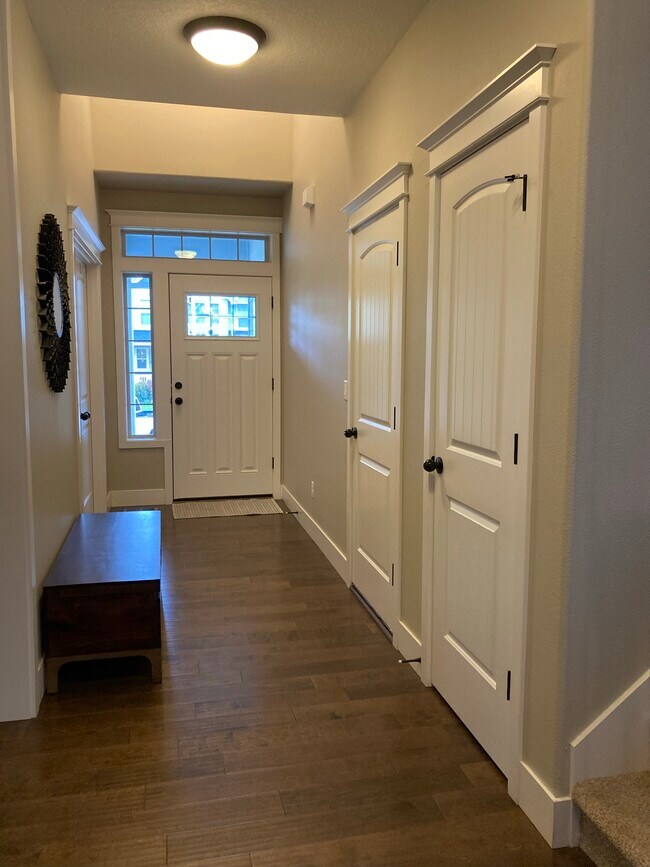 608 E Taylor Dr, Newberg, OR 97132
