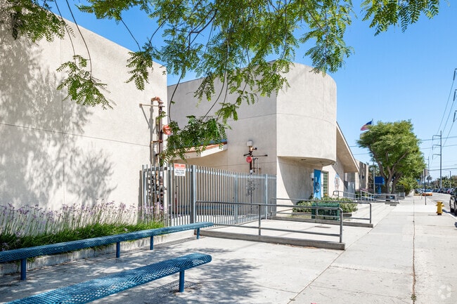 Jefferson Elementary School in Lennox has 35 full time teachers as of 2024.
