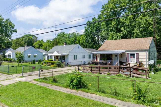 Many of Potter Longway's ranch homes sit on long narrow lots with sizable fenced-in yards.