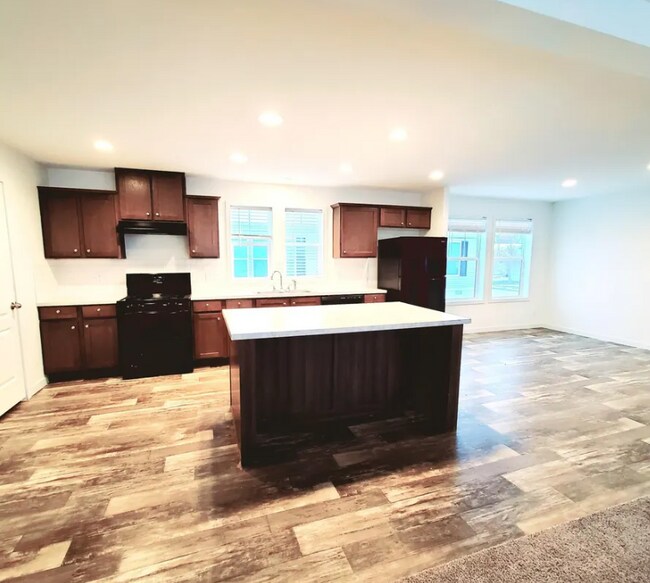 9285 Windjammer Dr, Fair Haven, MI 48023 - photo 5