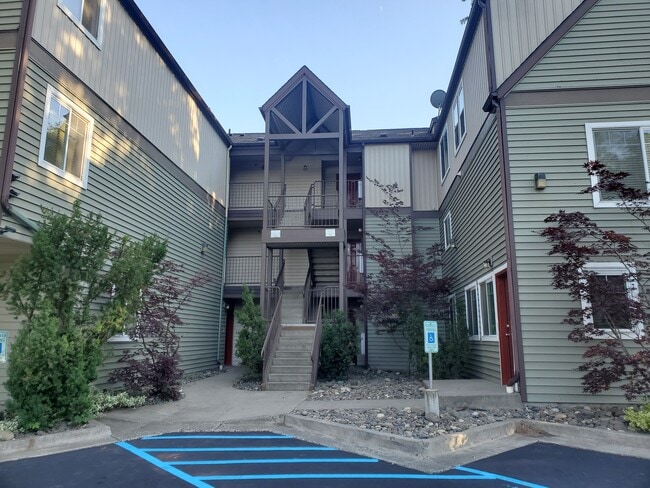 Courtyard Heights, Pullman, WA 99163 - photo 2