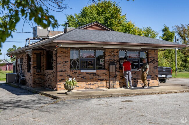 Yelvington features JJ's Pizza which is a stable to the community.