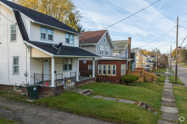 Canton's Crystal Park neighborhood features many two-story, 3+ bedroom homes.