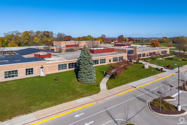 Pewaukee Lake Elementary School, Pewaukee WI Rankings & Reviews - Homes.com