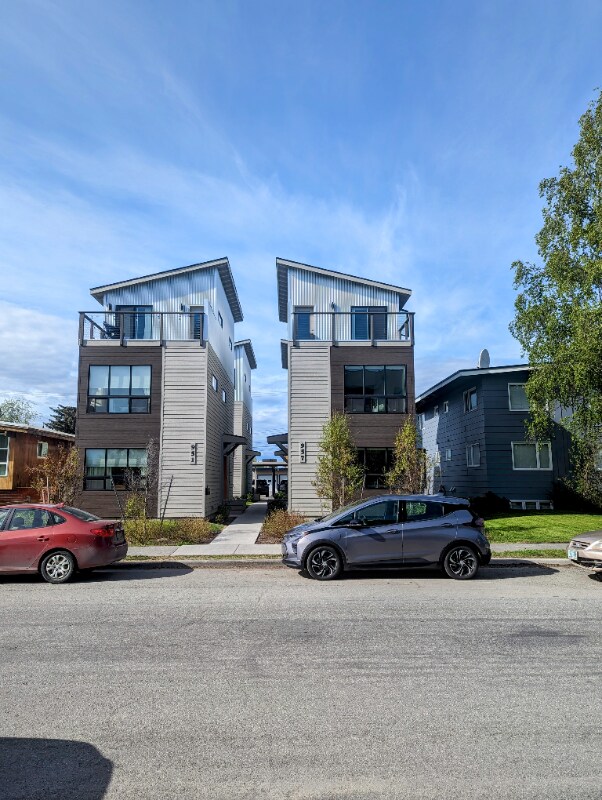 957 W 12th Ave, Anchorage, AK 99501
