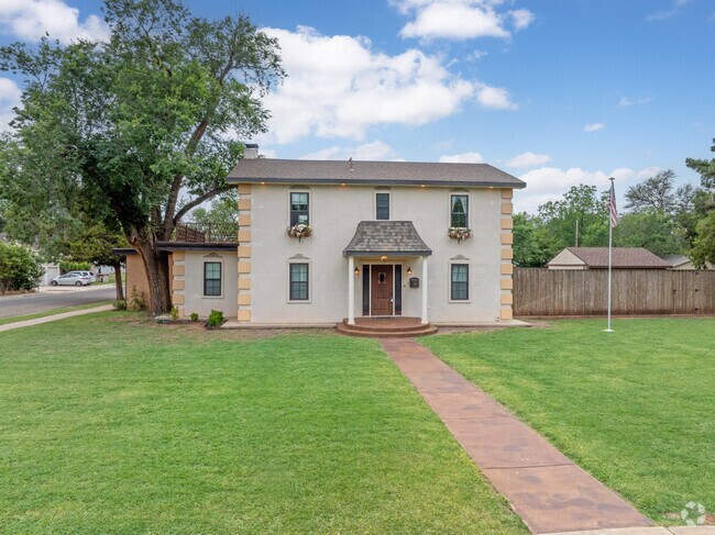 Find unique homes in areas of the Heart of Lubbock neighborhood.