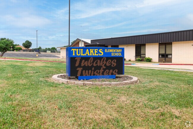 Tulakes Elementary communicates important messages on their digital signage.