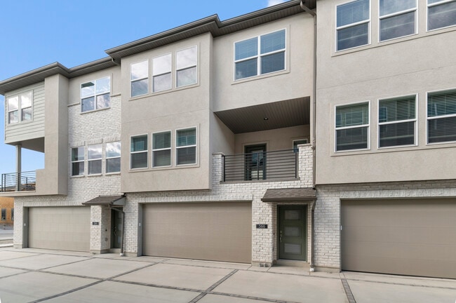 566 N Buffalo Grass Ln, Lindon, UT 84042 - photo 2