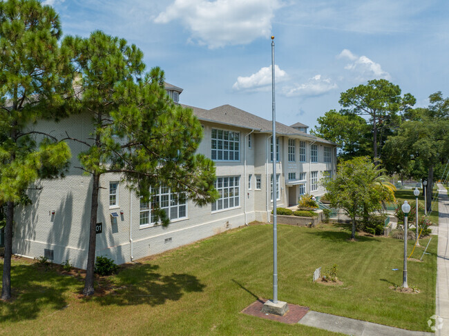 Central Riverside Elementary provides a public education to Riverside students.