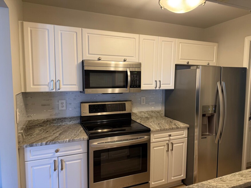 5560 Pine Aires Dr unit 5560 Pine Aires Dr, Sterling Heights, MI 48314 - photo 1