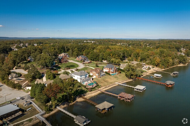 Many Lakesite homes install longer docks to compensate for the seasonal water levels.