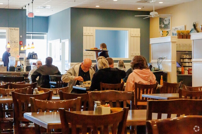 Southern Belle's breakfast restaurant located in Dundee is a family friendly diner.