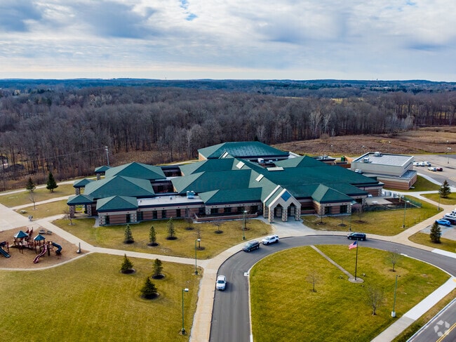 Oaktree Elementary School holds a B+ rating from Niche.
