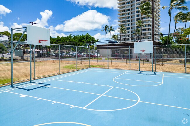 The school provides education for Honolulu students from kindergarten through fifth grade.