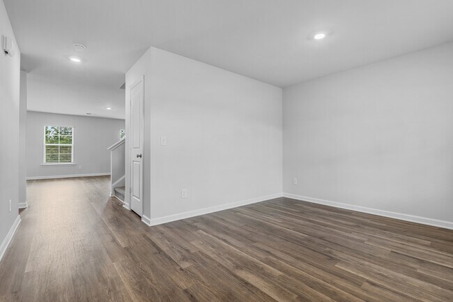 2001 Secretariat St unit 36485822, Sumter, SC 29153 - photo 3