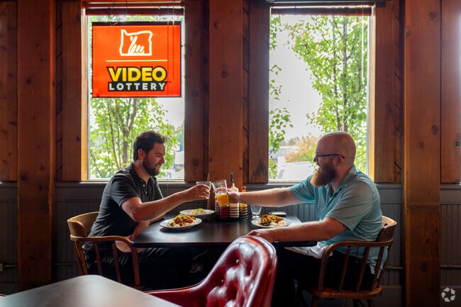 West Slope enjoys Eastern Pearl's laid-back ambience and classic Chinese dishes.