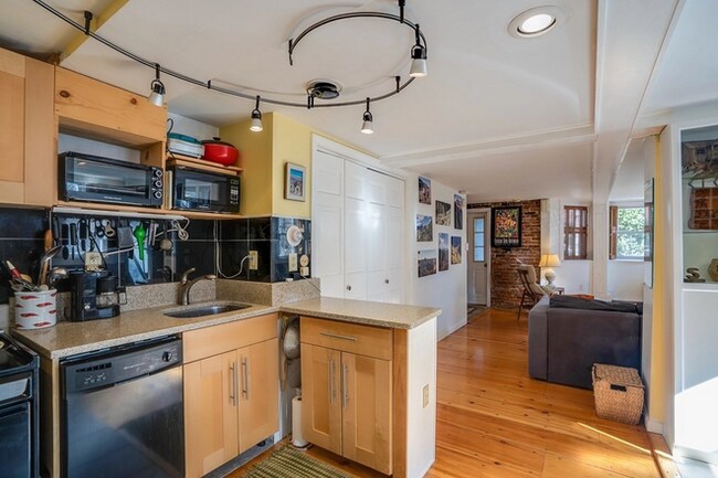 2 Emmons Place unit 2A, Cambridge, MA 02138 - photo 4