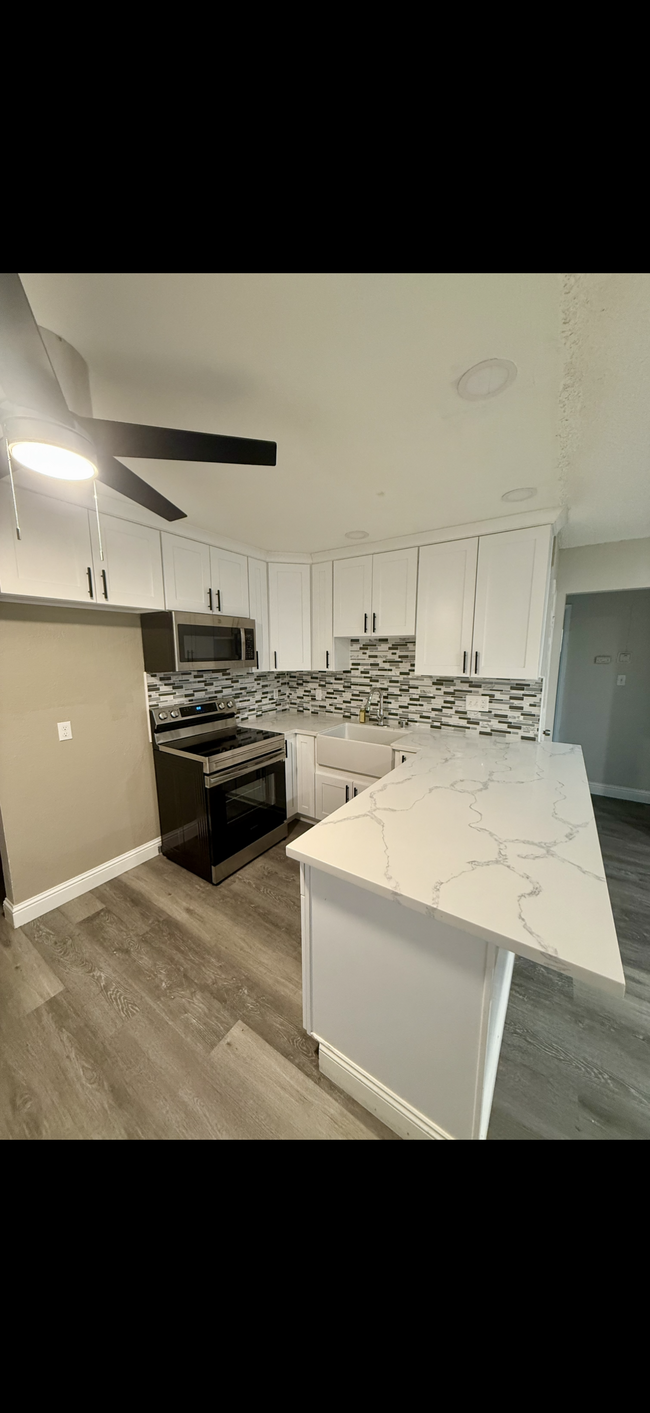 1707 W Swain Rd Unit 6, Stockton, CA 95207