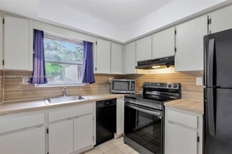 6141 SW 42nd Ct, Davie, FL 33314